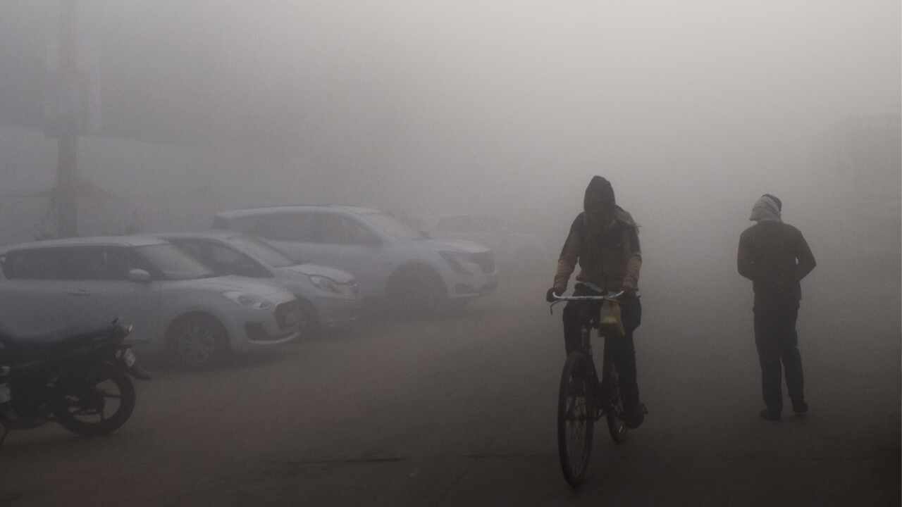 दिल्ली में ठंड ने बढ़ाई ठिठुरन, स्मॉग के साथ धुंध छाए रहने की संभावना, पढ़िए अन्य राज्यों का हाल