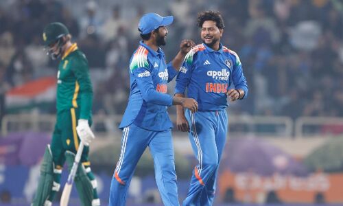 Aaj ki Taaza Khabar: भारत ने पहले वनडे में साउथ अफ्रीका को 17 रन से हराया, कुलदीप यादव ने झटके 4 विकेट- 30 नवंबर की बड़ी खबरें Aaj ki Taaza Khabar: भारत ने पहले वनडे में साउथ अफ्रीका को 17 रन से हराया, कुलदीप यादव ने झटके 4 विकेट- 30 नवंबर की बड़ी खबरें