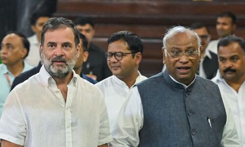 Aaj ki Taaza Khabar: राहुल गांधी-मल्लिकार्जुन खरगे के खिलाफ SC में याचिका दाखिल, EC को बदनाम करने का आरोप; 21 अगस्त की बड़ी खबरें Aaj ki Taaza Khabar: राहुल गांधी-मल्लिकार्जुन खरगे के खिलाफ SC में याचिका दाखिल, EC को बदनाम करने का आरोप; 21 अगस्त की बड़ी खबरें