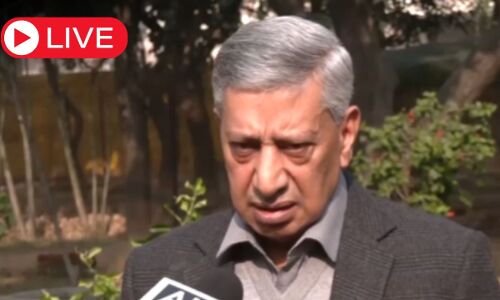 Aaj ki Taaza Khabar Live News Update: अब कह रहे हैं कि मिसाइलें गिरी, इशाक़ डार के बयान पर बोले पूर्व DGP शेष पॉल वैद