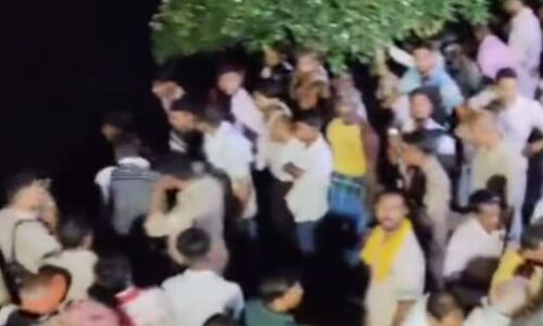 Aaj ki Taaza Khabar: सेल्फी लेने के चक्कर में पलट गई नाव! 6 लोग नदी में गिरे, 3 लापता- पढ़ें 27 अक्टूबर की बड़ी खबरें