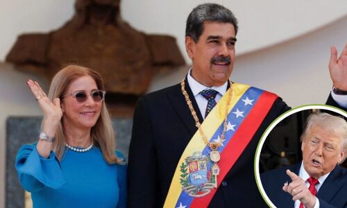 Aaj Ki Taza Khabar: बिस्तर में पत्नी संग सो रहे थे मादुरो, उसी समय US सैनिक घसीटते हुए ले आए बाहर; ट्रंप ने क्या-क्या बताया- पढ़ें 3 जनवरी की बड़ी खबरें Aaj Ki Taza Khabar: बिस्तर में पत्नी संग सो रहे थे मादुरो, उसी समय US सैनिक घसीटते हुए ले आए बाहर; ट्रंप ने क्या-क्या बताया- पढ़ें 3 जनवरी की बड़ी खबरें