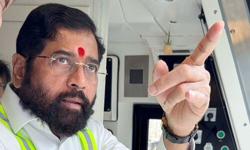 Aaj ki Taaza Khabar: शिंदे ने फडणवीस के साथ मतभेद को किया खारिज, कहा- पार्टी एकजुट है- 1 दिसंबर की बड़ी खबरें