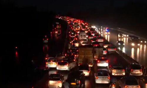 Aaj ki Taaza Khabar: गुरुग्राम में भारी बारिश के बाद लगा भीषण जाम, हजारों की संख्या में लोग फंसे; 1 सितंबर की बड़ी खबरें Aaj ki Taaza Khabar: गुरुग्राम में भारी बारिश के बाद लगा भीषण जाम, हजारों की संख्या में लोग फंसे; 1 सितंबर की बड़ी खबरें