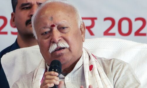 Aaj ki Taaza Khabar: सेवा अगर बदले की उम्मीद में हो तो वह सौदा बन जाती है: मोहन भागवत- पढ़ें 28 दिसंबर की बड़ी खबरें