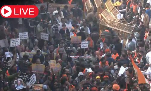 Aaj ki Taaza Khabar Live News Update: बांग्लादेश में हिंदुओं पर अत्याचार के खिलाफ दिल्ली में VHP-बजरंग दल का जोरदार प्रदर्शन