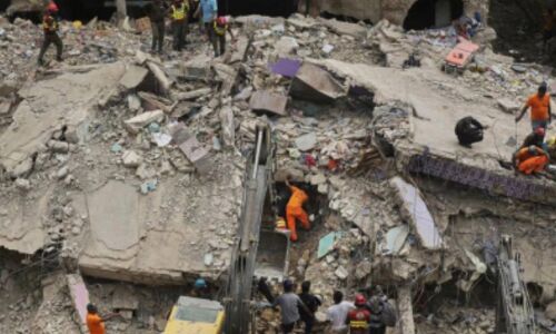 Aaj ki Taaza Khabar: कराची में जर्जर इमारत बनी कब्रगाह, 17 की मौत, मलबे में दबे कई लोग पढ़ें- 5 जुलाई की बड़ी खबरें