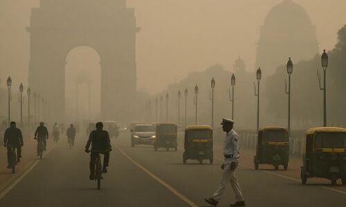 Aaj Ki Taaza Khabar Live News:दिल्ली-NCR में हवा बनी ज़हर! AQI 450 पार, GRAP स्टेज-IV लागू, इमरजेंसी जैसे हालात Aaj Ki Taaza Khabar Live News:दिल्ली-NCR में हवा बनी ज़हर! AQI 450 पार, GRAP स्टेज-IV लागू, इमरजेंसी जैसे हालात