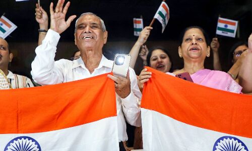 Aaj ki Taaza Khabar News Update: Axiom-4 मिशन की सफलता पर लखनऊ में जश्न, शुभांशु शुक्ला के परिवार ने बांटी खुशी; 26 जून की बड़ी खबरें Aaj ki Taaza Khabar News Update: Axiom-4 मिशन की सफलता पर लखनऊ में जश्न, शुभांशु शुक्ला के परिवार ने बांटी खुशी; 26 जून की बड़ी खबरें