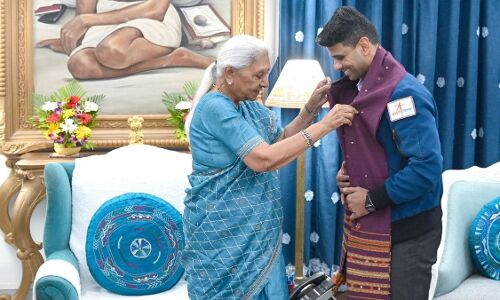 Aaj ki Taaza Khabar: यूपी की राज्यपाल आनंदीबेन पटेल से मिले विंग कमांडर शुभांशु शुक्ला, पढें 26 अगस्त की बड़ी खबरें Aaj ki Taaza Khabar: यूपी की राज्यपाल आनंदीबेन पटेल से मिले विंग कमांडर शुभांशु शुक्ला, पढें 26 अगस्त की बड़ी खबरें