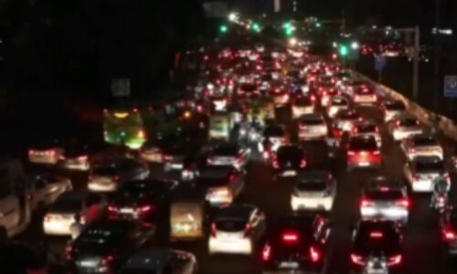 Aaj ki Taaza Khabar: धनतेरस- दीवाली से पहले दिल्ली NCR में महाजाम! सड़कों पर रेंगती नजर आई गाडियां- पढ़ें 17 सिंतबर की बड़ी खबरें