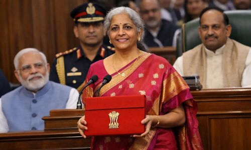 Budget 2026 से कौन है खुश और किसे मिली निराशा? जानें आम बजट पर किसने क्या कहा