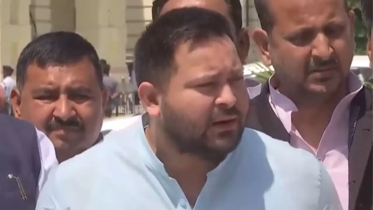 Aaj ki Taaza Khabar: सरेंडर कर चुके हैं नीतीश कुमार, तेजस्वी यादव का बड़ा आरोप, पढ़ें 12 मार्च की दिनभर की बड़ी खबरें Aaj ki Taaza Khabar: सरेंडर कर चुके हैं नीतीश कुमार, तेजस्वी यादव का बड़ा आरोप, पढ़ें 12 मार्च की दिनभर की बड़ी खबरें