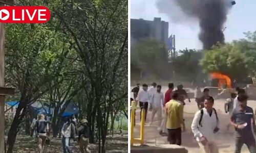 Aaj ki Taaza Khabar: नोएडा में प्रदर्शन कर रहे कर्मचारियों पर पुलिस ने किया लाठीचार्ज, वीडियो आया सामने