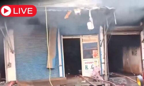 Aaj ki Taaza Khabar: दिल्ली के सीलमपुर में इमारत में भीषण आग, एक दीवार गिरी; दमकल की 12 गाड़ियां मौके पर Aaj ki Taaza Khabar: दिल्ली के सीलमपुर में इमारत में भीषण आग, एक दीवार गिरी; दमकल की 12 गाड़ियां मौके पर